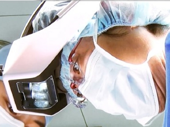 Wearable surgical lighting system